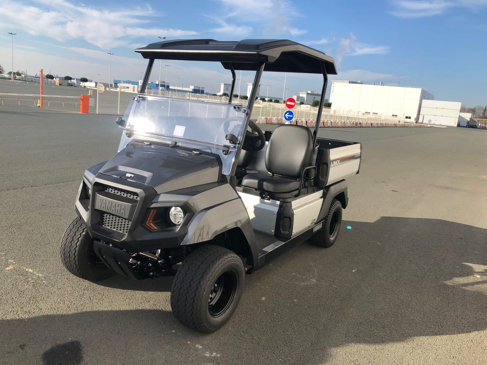 Yamaha UMX A-EFI Gas Utility Vehicle, 2 Seats, Dump Bed – view 5